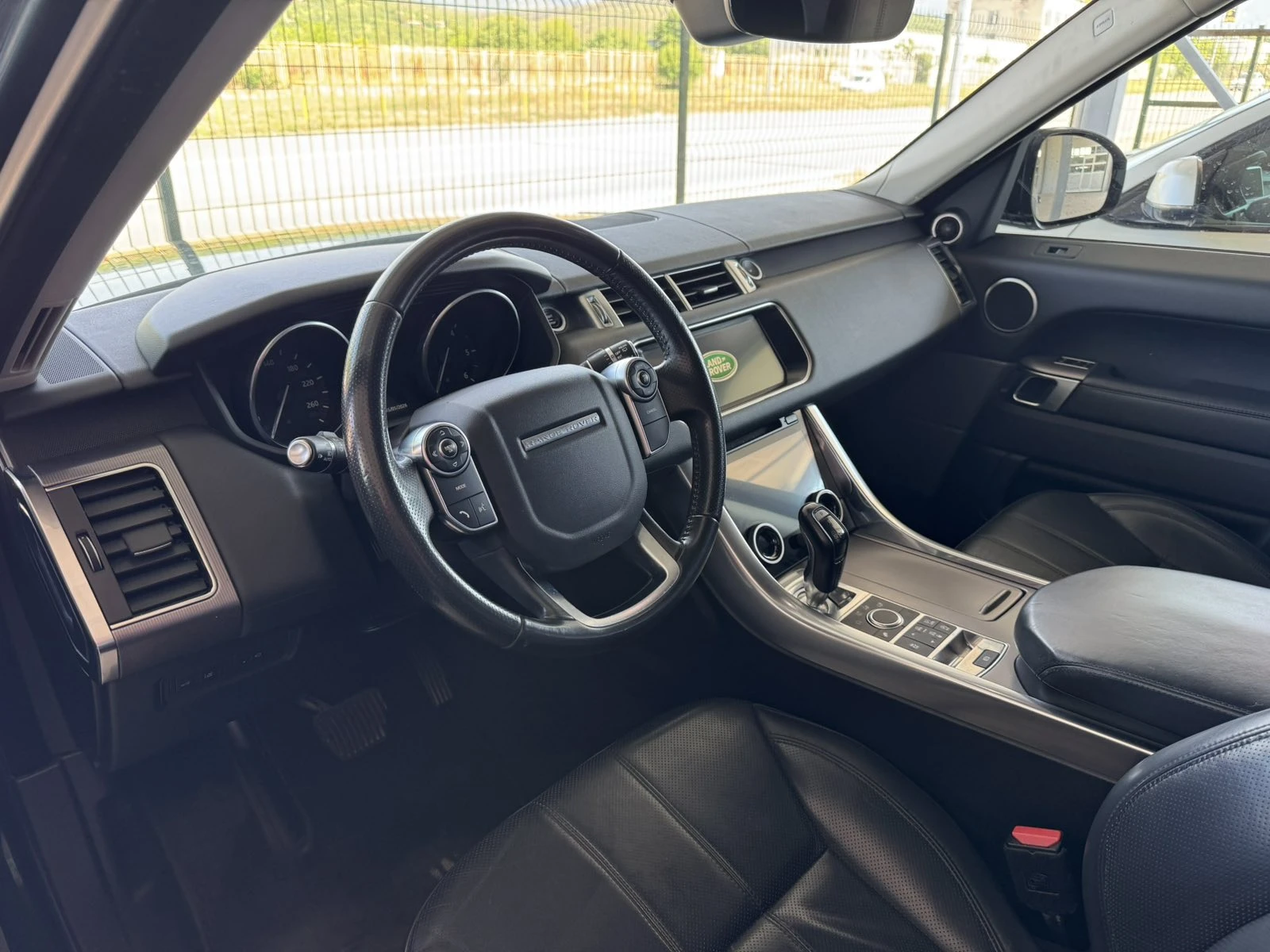 Land Rover Range Rover Sport 3.0HSE* 250ps* 4x4* MERIDIAN* НАВИ* КАМЕРА* , снимка 9 - Автомобили и джипове - 54560023
