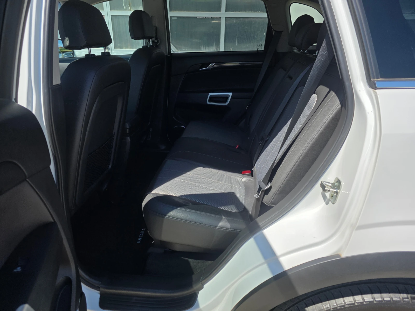 Opel Antara 2.2d 126000km!!!, снимка 11 - Автомобили и джипове - 54821521