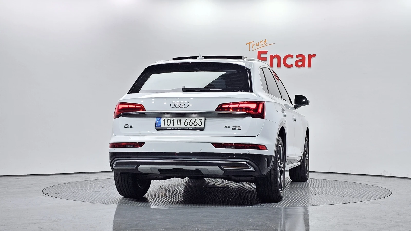 Audi Q5 | DISTRONIC | CARFAX | ПОДГРЕВ | ПАНОРАМА | , снимка 3 - Автомобили и джипове - 55392001