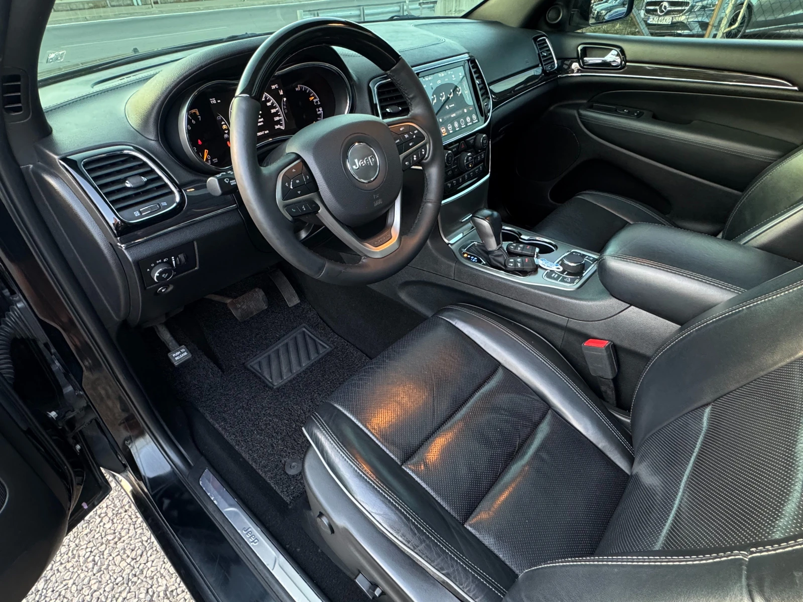 Jeep Grand cherokee 3.6 V6 ! Overland ! FaceLift !, снимка 8 - Автомобили и джипове - 55924971