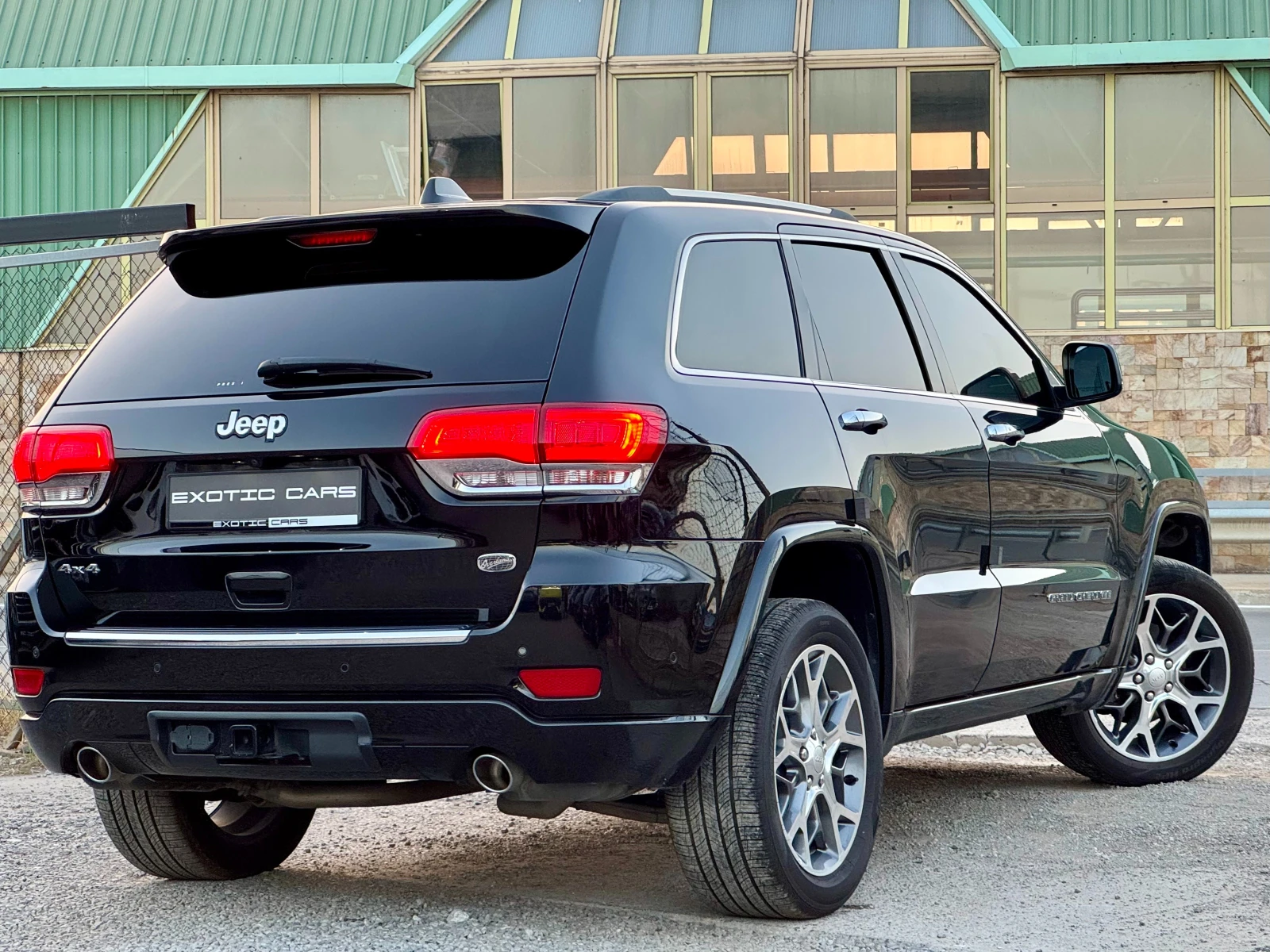 Jeep Grand cherokee 3.6 V6 ! Overland ! FaceLift !, снимка 4 - Автомобили и джипове - 55924971