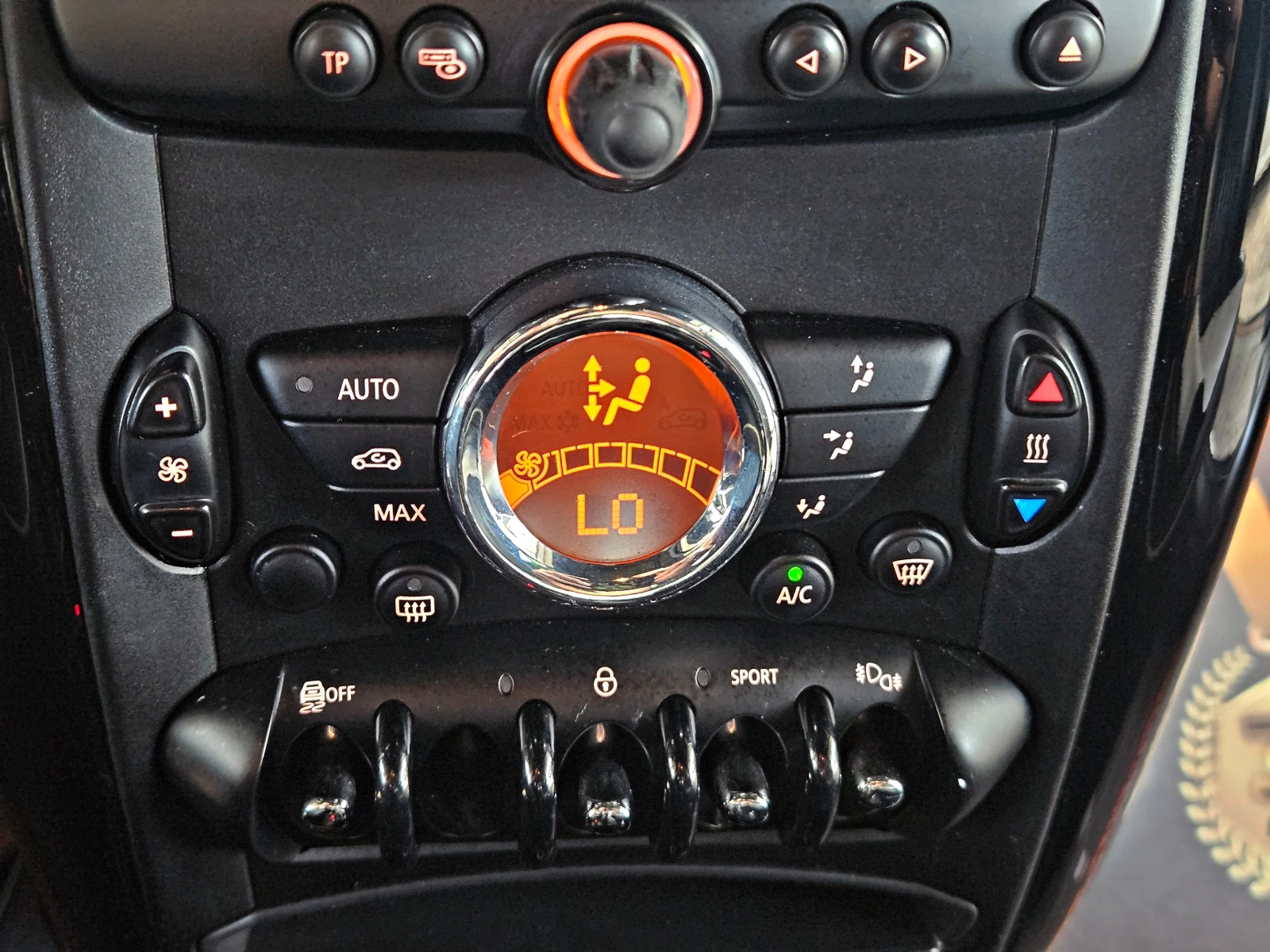 Mini Countryman ALL4/PANORAMA/HARMAN/KARDON/KEYLESS GO/LIZING, снимка 12 - Автомобили и джипове - 56071459