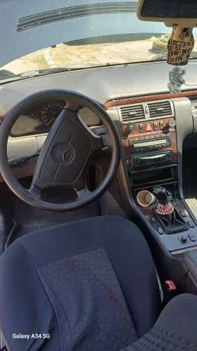 Mercedes-Benz 200, снимка 6