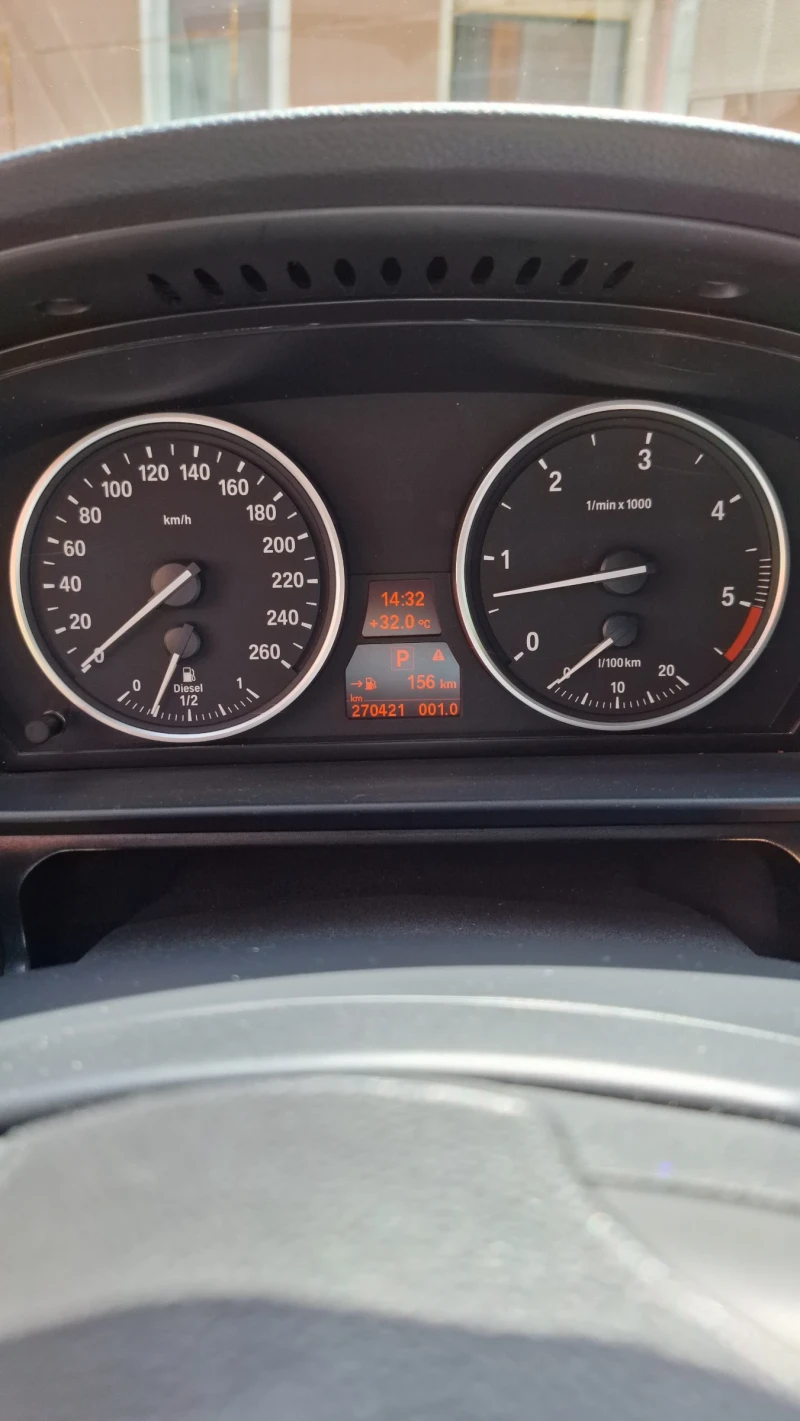 BMW 530 LCI, DISTRONIC, PANORAMA, HEAD UP, DINAMIC DRIVE, снимка 2 - Автомобили и джипове - 47459605