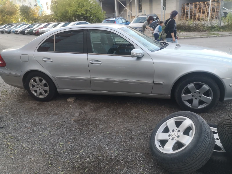 Mercedes-Benz E 200 компресор, снимка 5 - Автомобили и джипове - 48816752