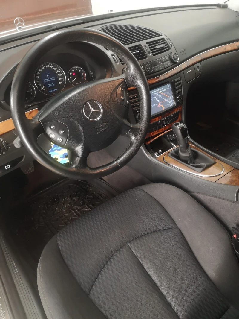 Mercedes-Benz E 200 компресор, снимка 14 - Автомобили и джипове - 48816752