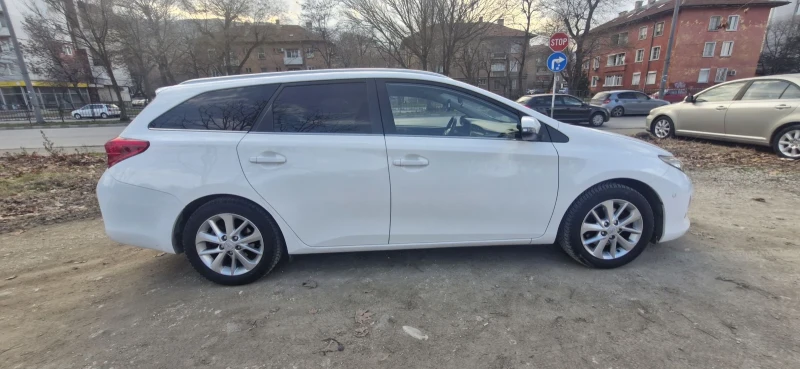 Toyota Auris 2.0D4D 124к.с. Навигация, Камера, Под.седалки, снимка 4 - Автомобили и джипове - 48881676