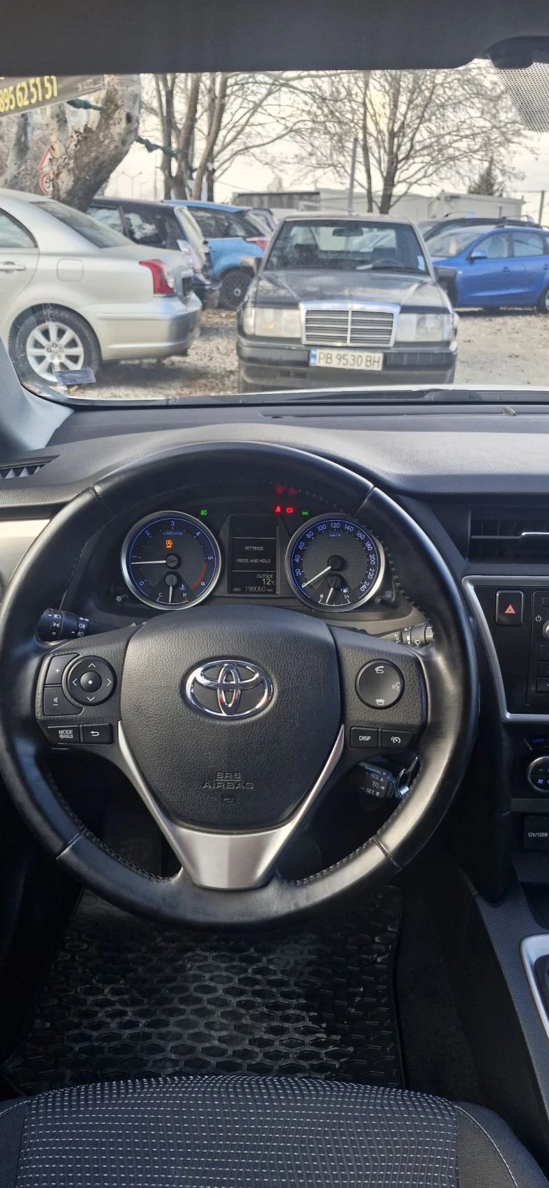 Toyota Auris 2.0D4D 124к.с. Навигация, Камера, Под.седалки, снимка 15 - Автомобили и джипове - 48881676