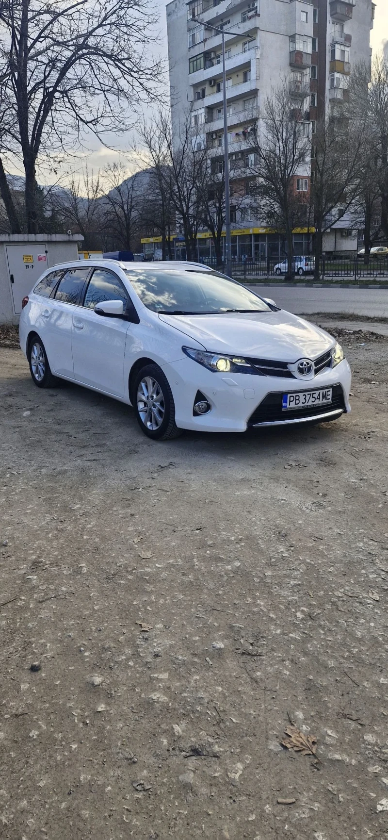 Toyota Auris 2.0D4D 124к.с. Навигация, Камера, Под.седалки, снимка 2 - Автомобили и джипове - 48881676