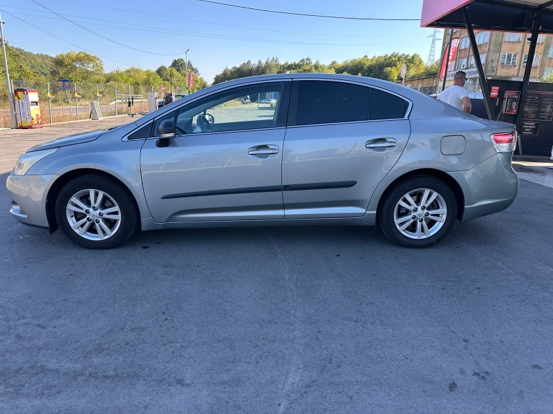 Toyota Avensis 2.0-NAVI-РЪЧКА-1Г-ГАРАНЦИЯ!, снимка 2 - Автомобили и джипове - 51800338