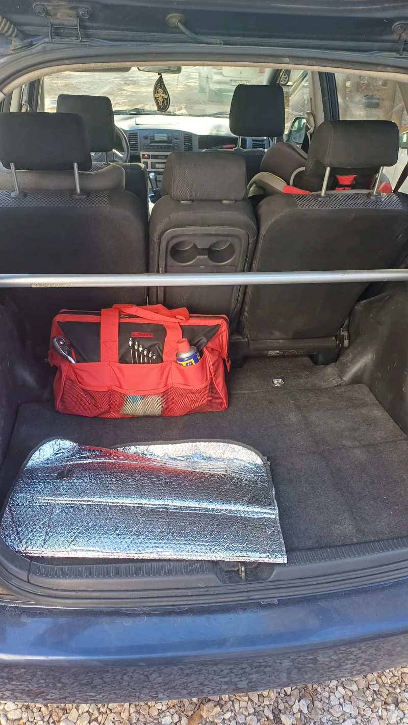 Toyota Corolla verso, снимка 4 - Автомобили и джипове - 52699110