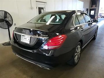 Mercedes-Benz C 300 4MATIC* Burmester* Full LED* Keyless* Пано* М.точк, снимка 4 - Автомобили и джипове - 47965721