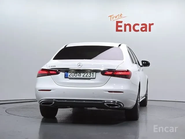 Mercedes-Benz E 250 W213 Avangarde, снимка 4 - Автомобили и джипове - 55564308