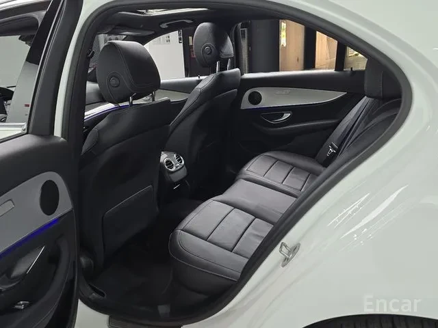 Mercedes-Benz E 250 W213 Avangarde, снимка 10 - Автомобили и джипове - 55564308