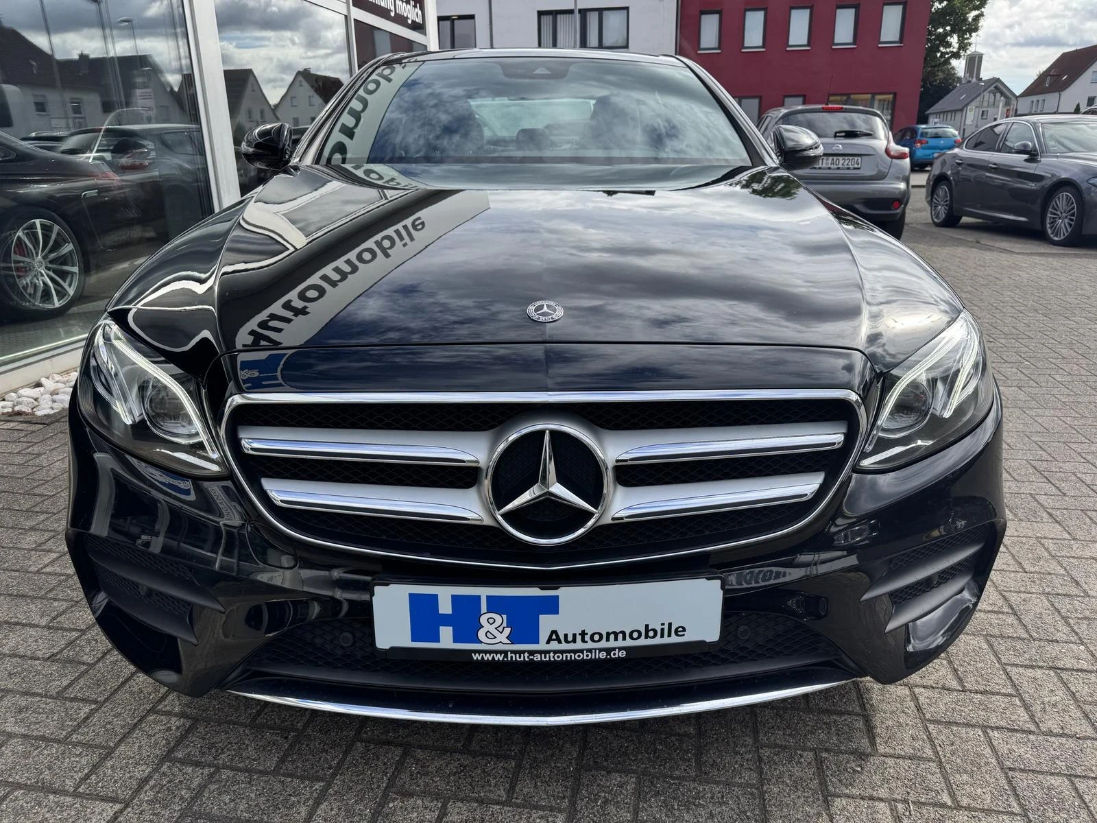 Mercedes-Benz E 350 AMG-Line Pano/Multi/LED 8500  първоначални , снимка 1