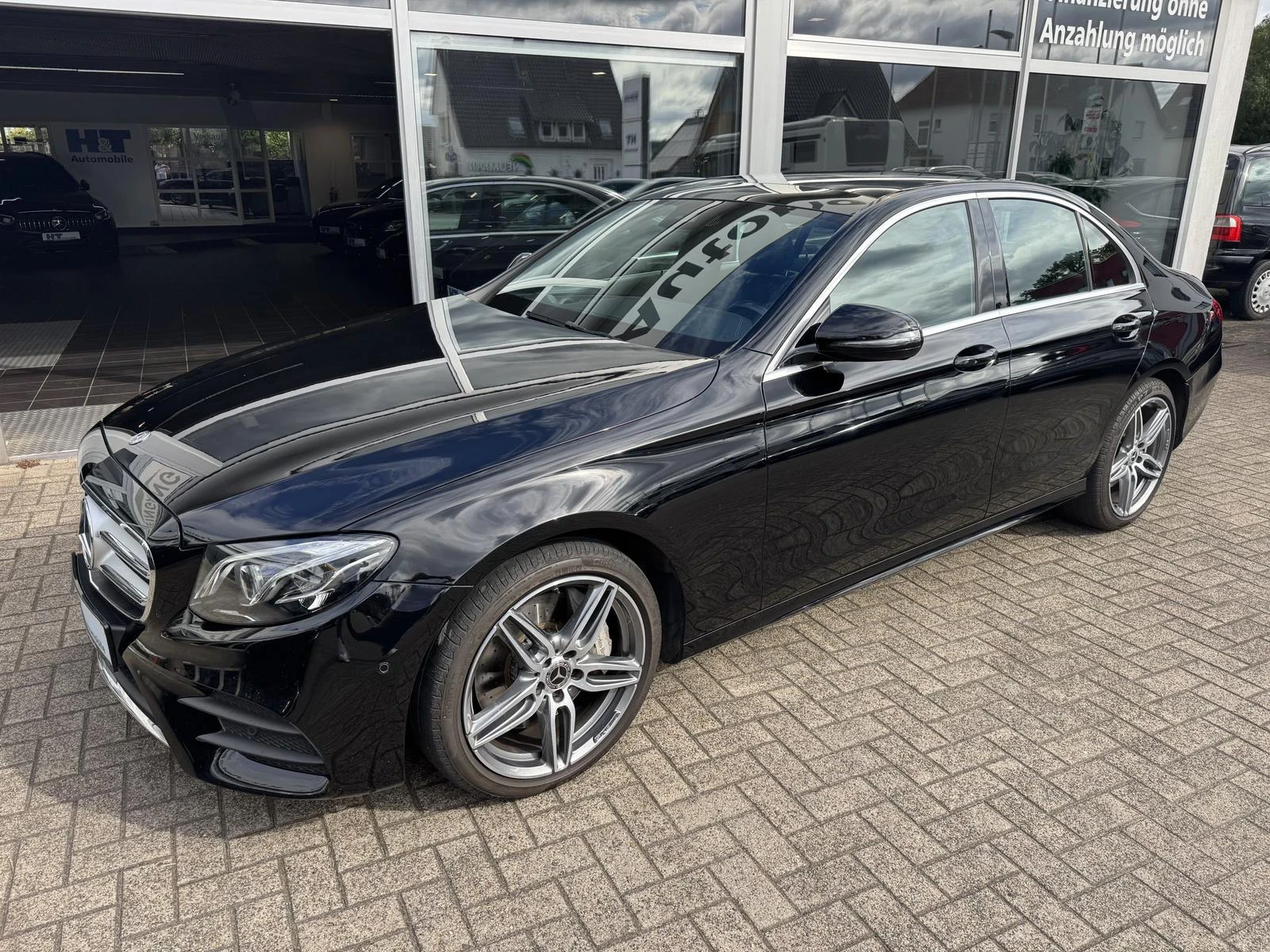 Mercedes-Benz E 350 AMG-Line Pano/Multi/LED 8500  първоначални  - изображение 2