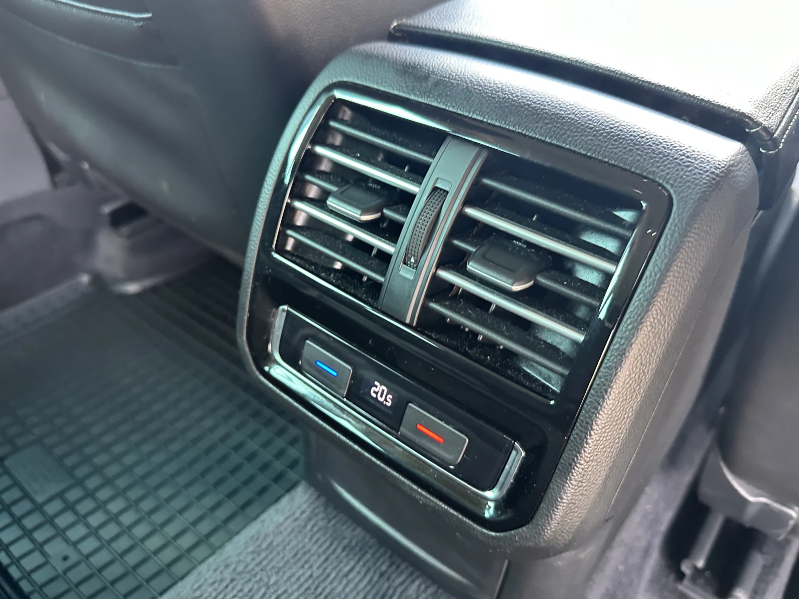 VW Alltrack Passat 2.0 TDI 240 , снимка 9 - Автомобили и джипове - 54067493