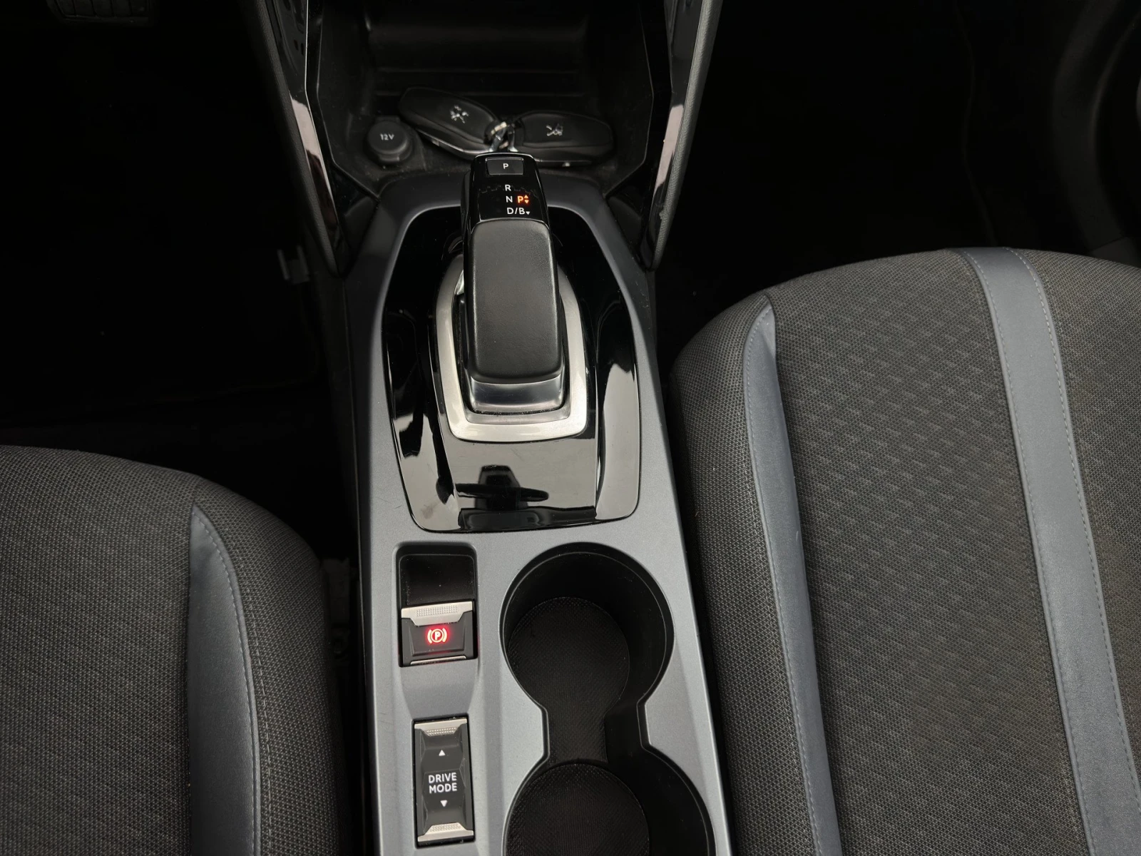 Peugeot 2008 Allure, снимка 10 - Автомобили и джипове - 54113940