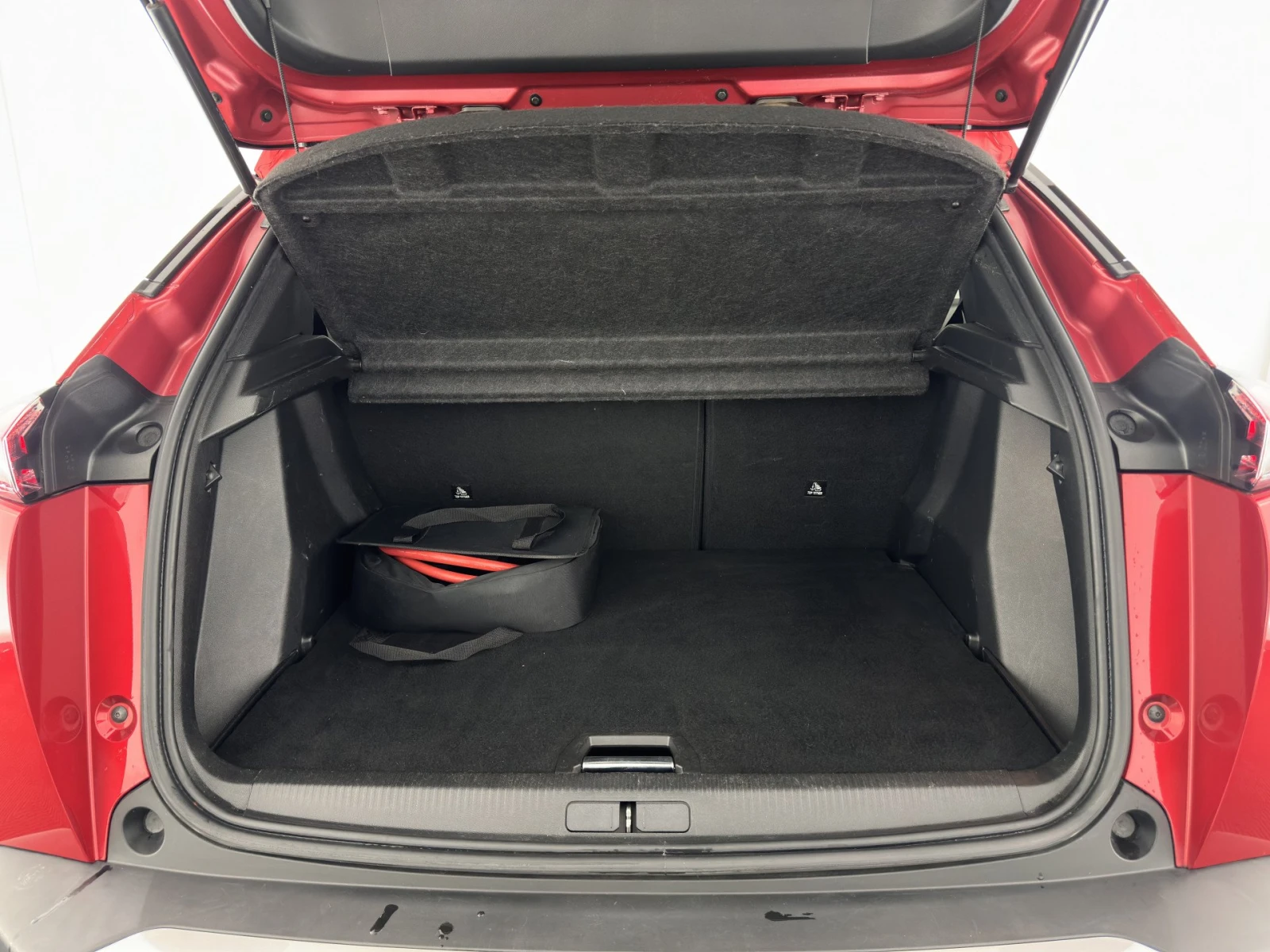 Peugeot 2008 Allure, снимка 16 - Автомобили и джипове - 54113940