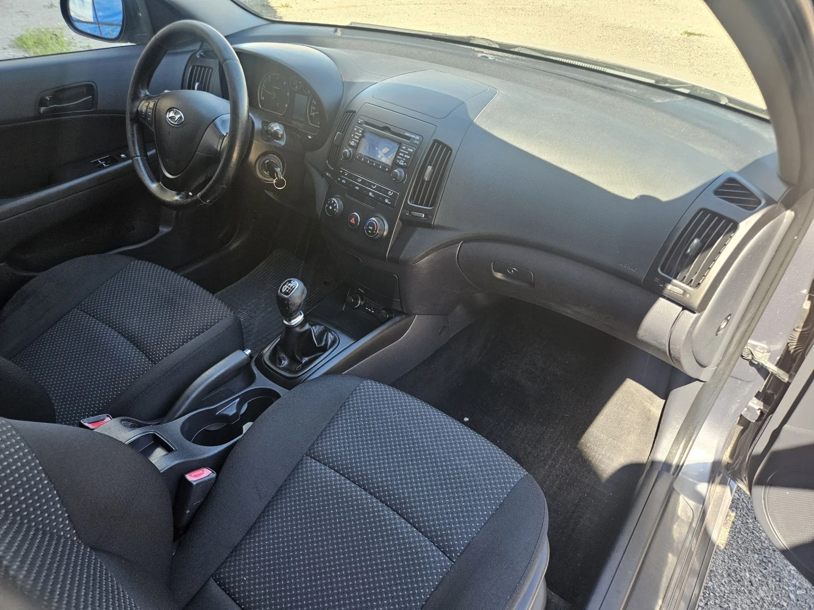 Hyundai I30 1.6 CRDI* Климатик* Face-Lift , снимка 4 - Автомобили и джипове - 54700989