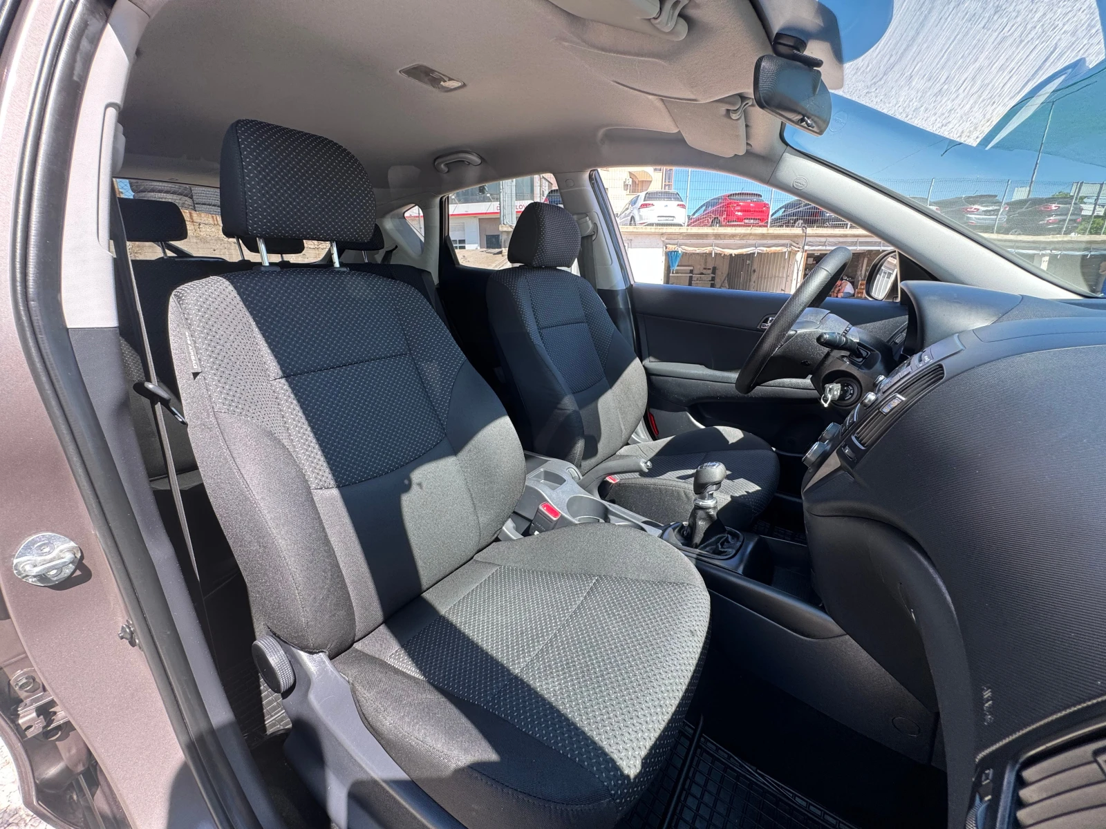 Hyundai I30 1.6CRDI-90кс., снимка 12 - Автомобили и джипове - 54856590