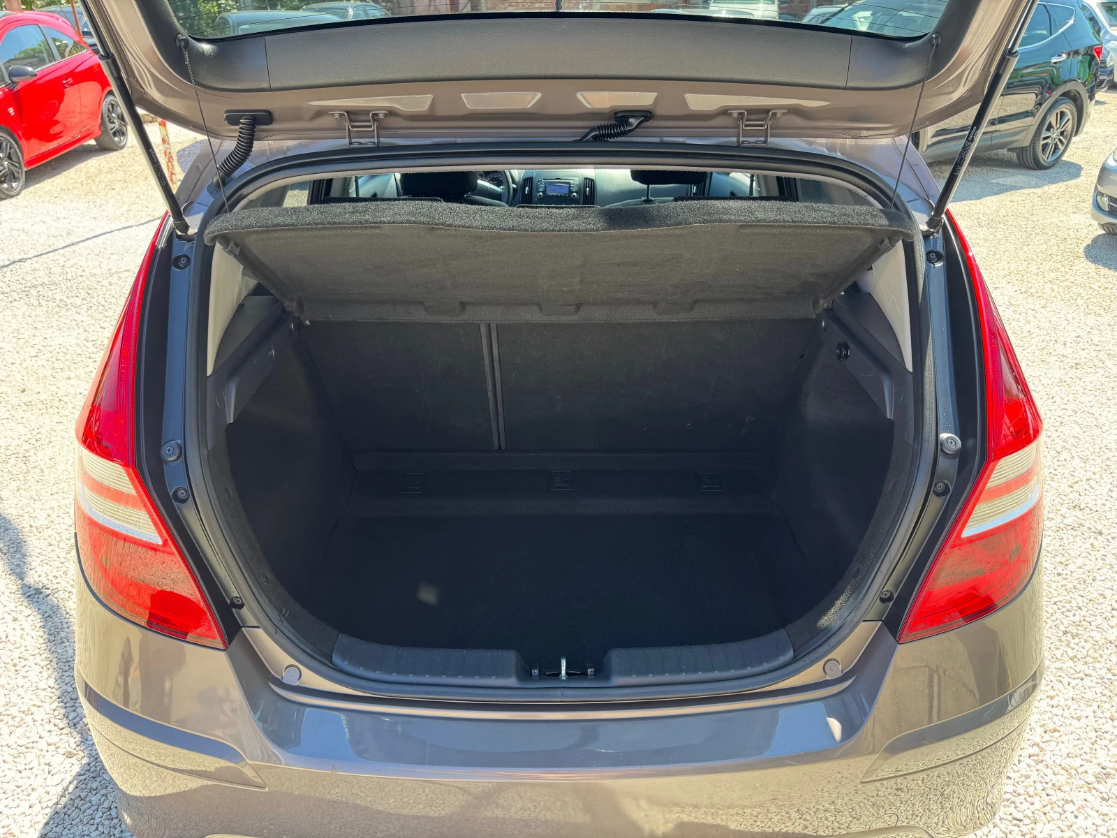 Hyundai I30 1.6CRDI-90кс., снимка 13 - Автомобили и джипове - 54856590