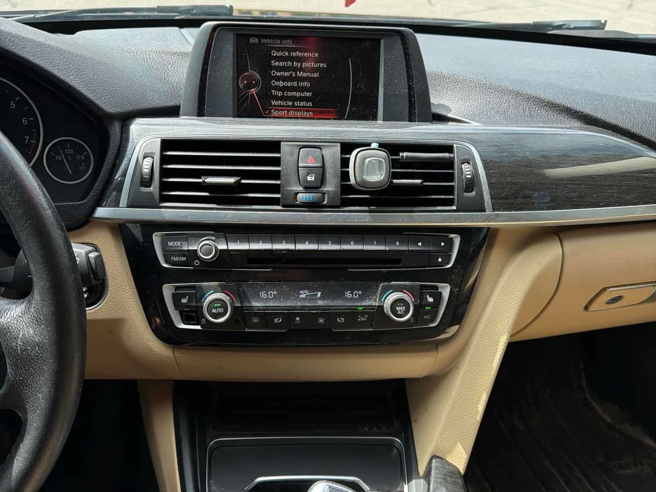 BMW 320 * 320i xDrive * CARFAX * ЦЕНА ДО БГ, снимка 11 - Автомобили и джипове - 55143182