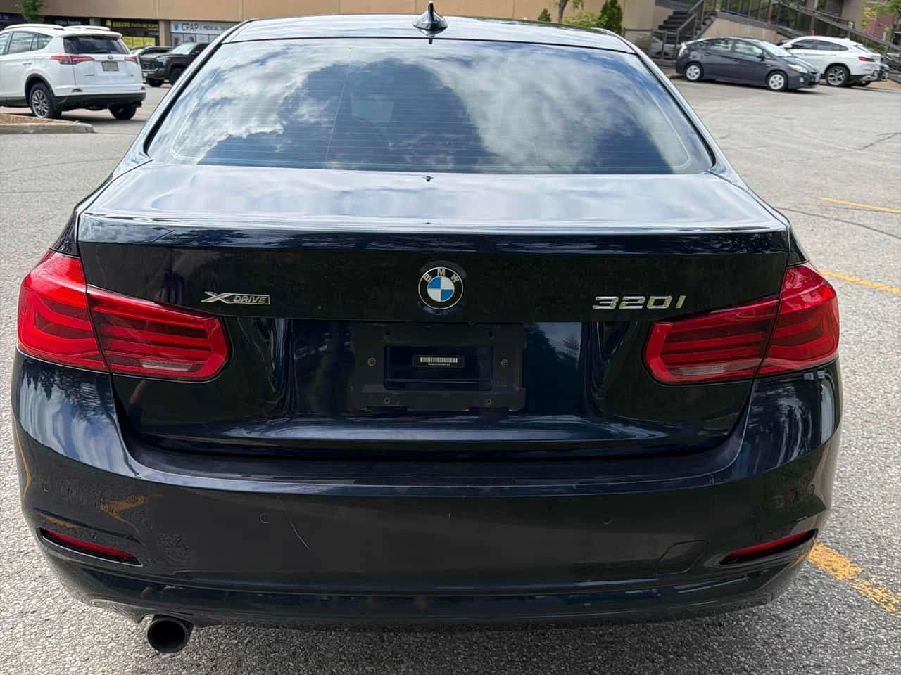 BMW 320 * 320i xDrive * CARFAX * ЦЕНА ДО БГ, снимка 8 - Автомобили и джипове - 55143182