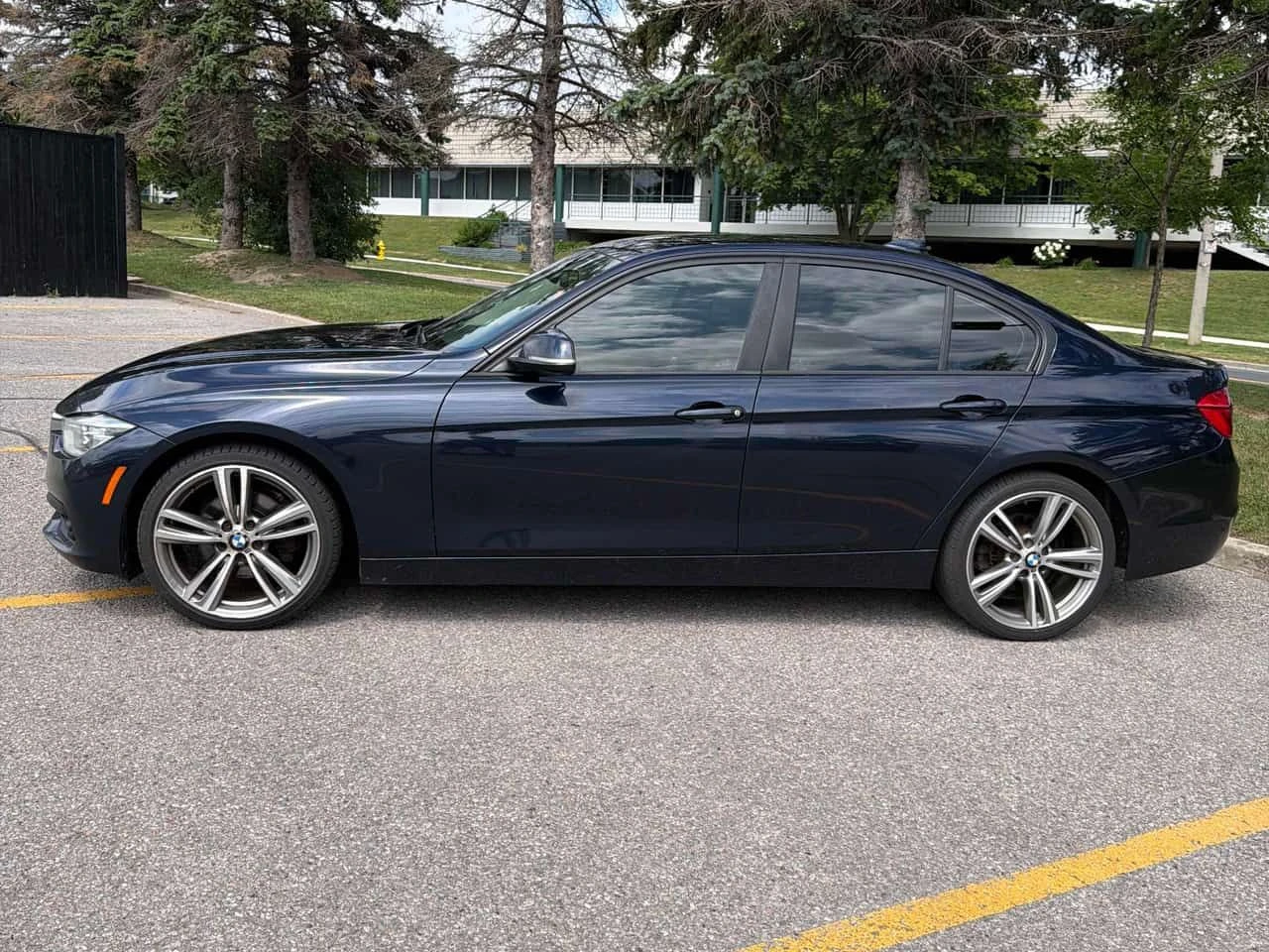 BMW 320 * 320i xDrive * CARFAX * ЦЕНА ДО БГ, снимка 4 - Автомобили и джипове - 55143182