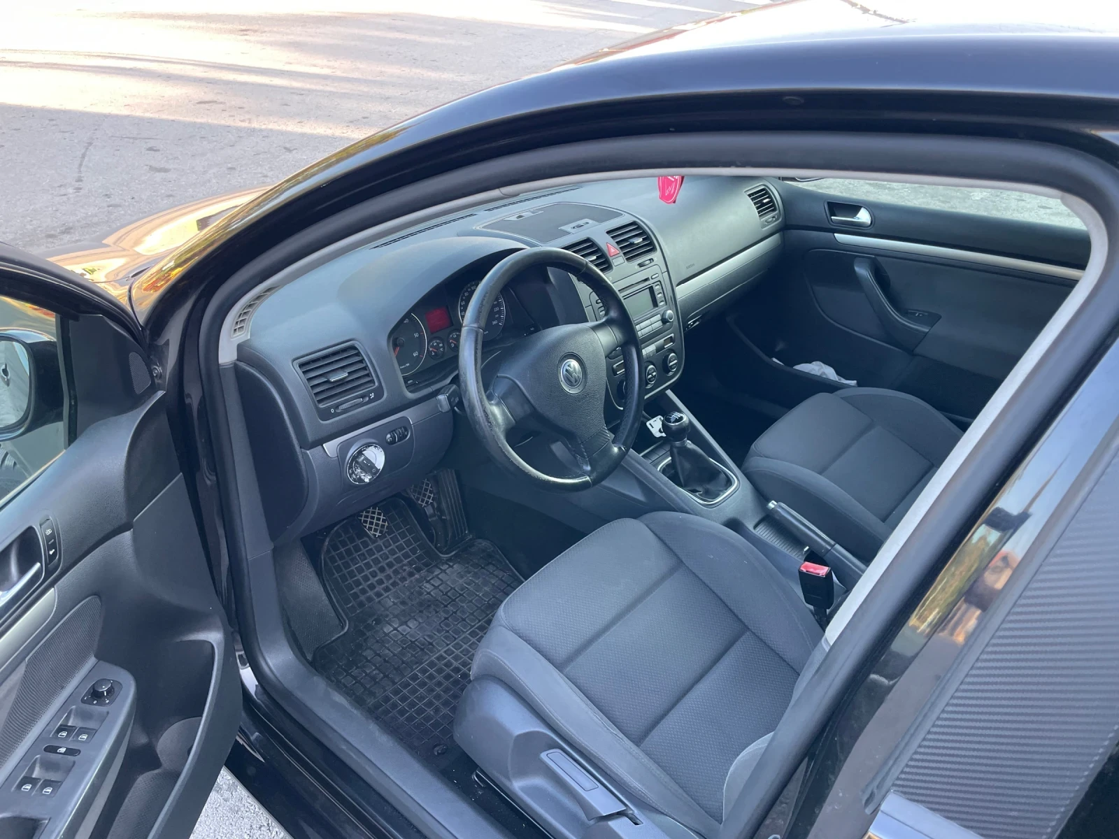 VW Golf 1.9 105 6 Скорости , снимка 12 - Автомобили и джипове - 55880018