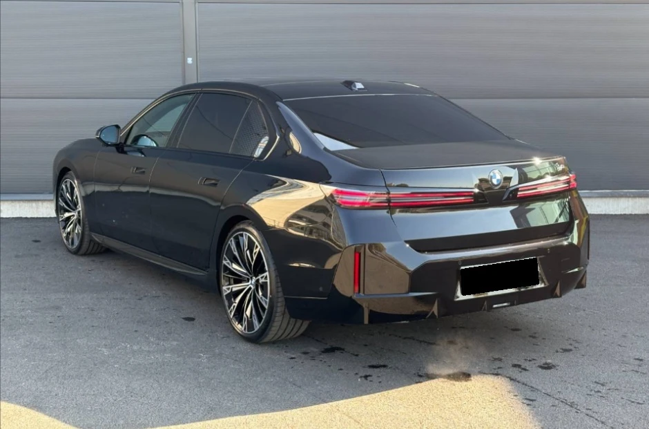 BMW 740 i xDrive M-Sport , снимка 2 - Автомобили и джипове - 56734865