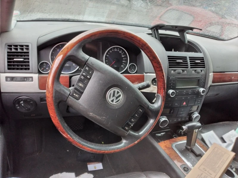 VW Touareg 3.0, снимка 2 - Автомобили и джипове - 47071318