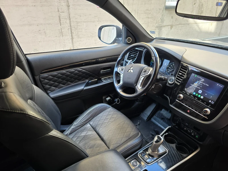 Mitsubishi Outlander S-AWC PHEV, снимка 10 - Автомобили и джипове - 49221874