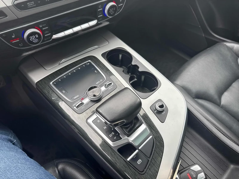 Audi Q7 Progressiv  CARFAX, снимка 14 - Автомобили и джипове - 52308811