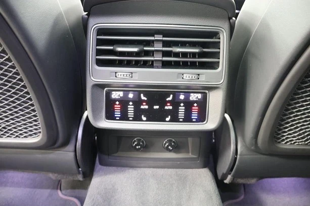 Audi Q8 50 TDI Quattro = S-line = Black OpticPlus Гаранция, снимка 12 - Автомобили и джипове - 52810542