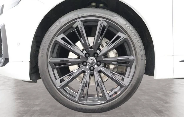 Audi Q8 50 TDI Quattro = S-line = Black OpticPlus Гаранция, снимка 5 - Автомобили и джипове - 52810542