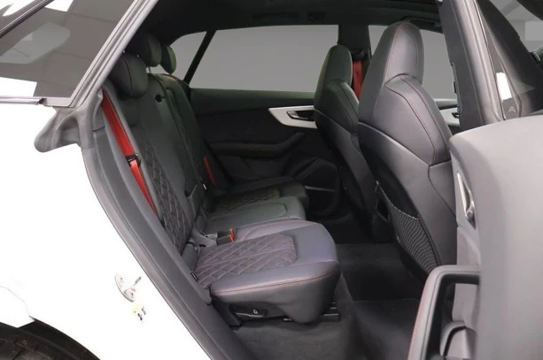 Audi Q8 50 TDI Quattro = S-line = Black OpticPlus Гаранция, снимка 11 - Автомобили и джипове - 52810542