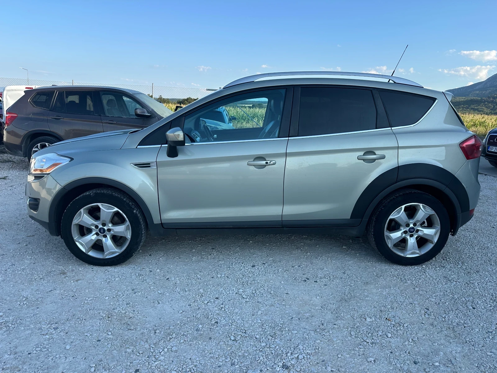 Ford Kuga 2.0/136кс 4х4 Панорама Кожа Сервизни документи - изображение 4