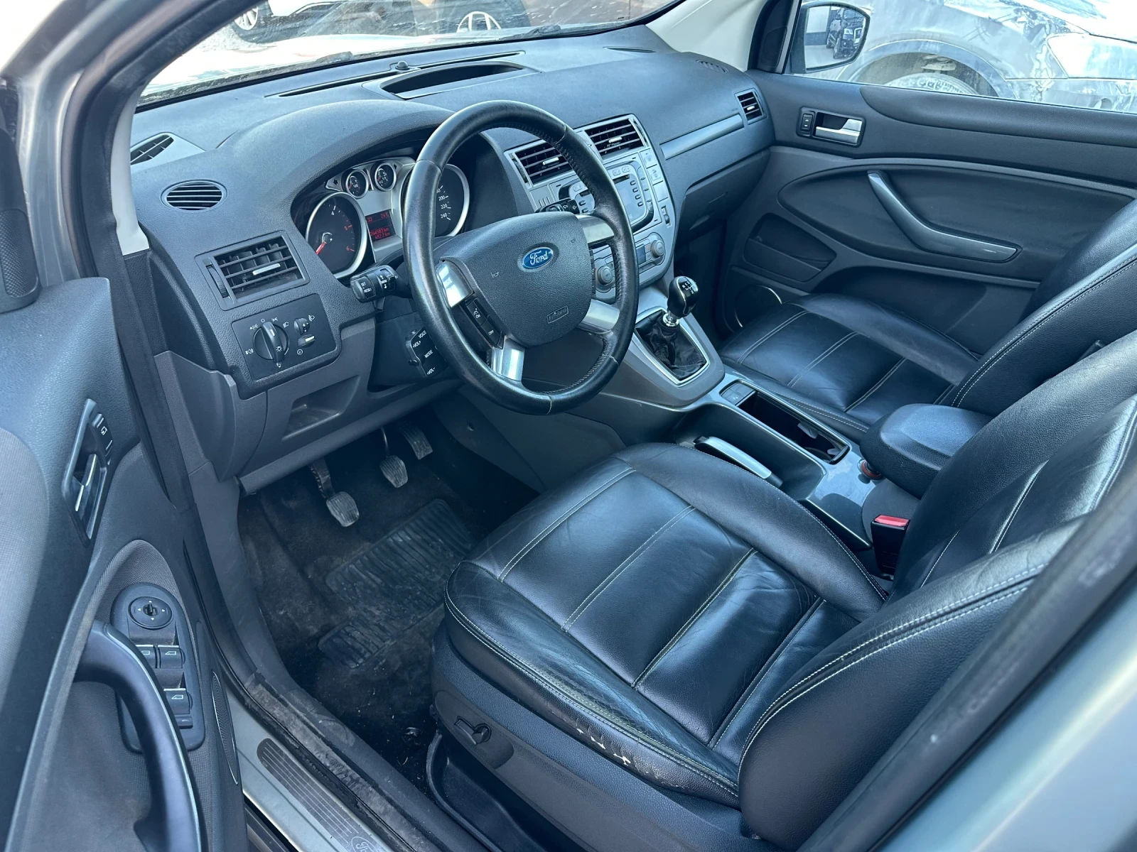 Ford Kuga 2.0/136кс 4х4 Панорама Кожа Сервизни документи - изображение 9