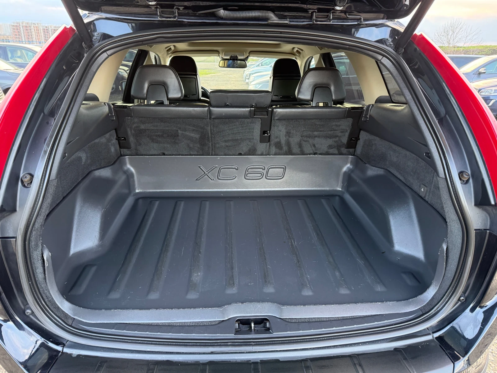 Volvo XC60 2.4 D5 AWD ШВЕЙЦАРИЯ SUMMUM - изображение 10