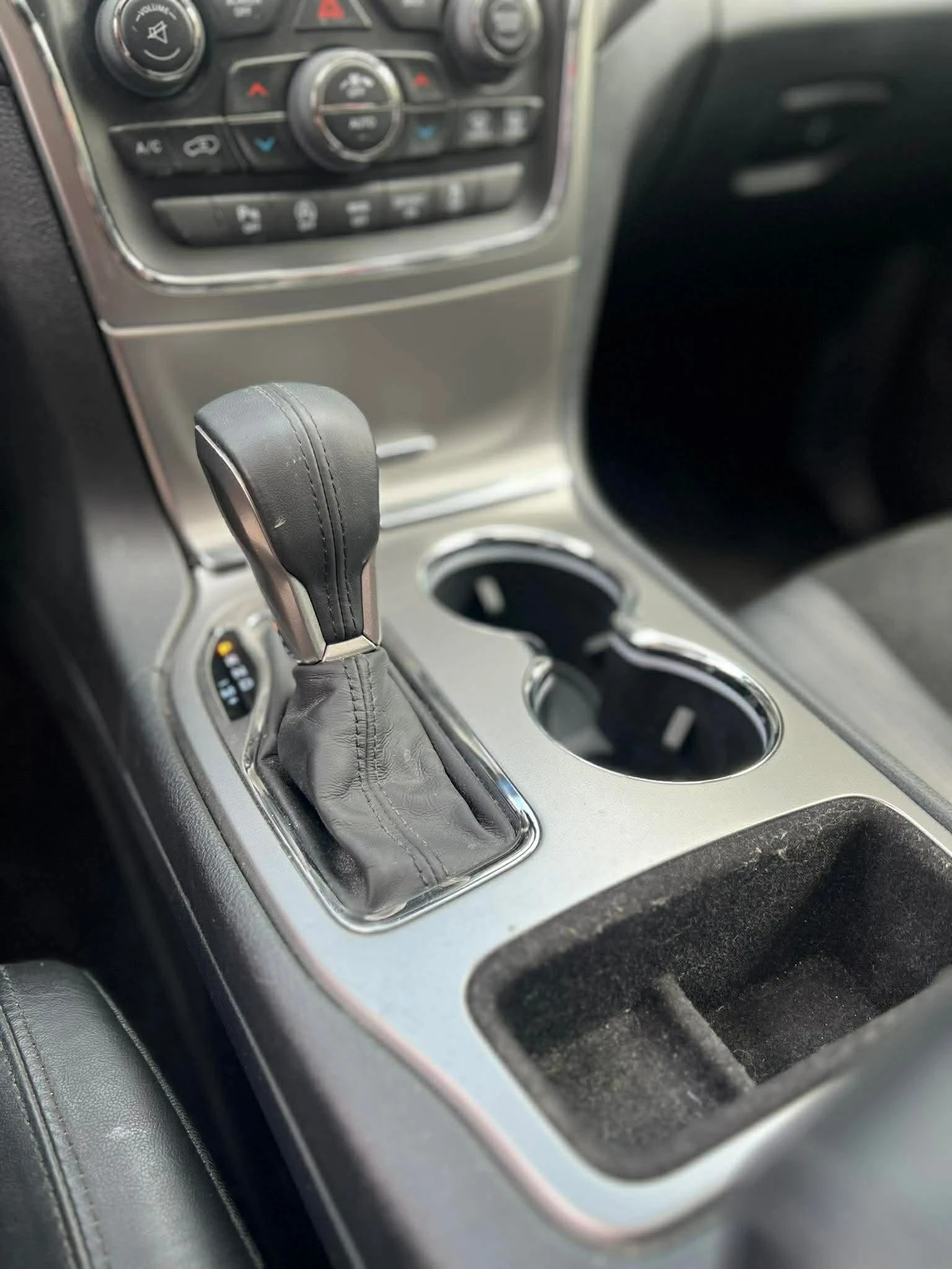 Jeep Grand cherokee 3.6 24000КМ НА ПРУЖИНИ, снимка 8 - Автомобили и джипове - 54413580