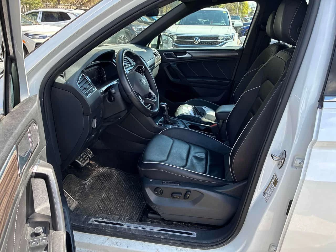 VW Tiguan Highline R Line / 360 / ОБДУХВАНЕ / FENDER, снимка 5 - Автомобили и джипове - 54607327
