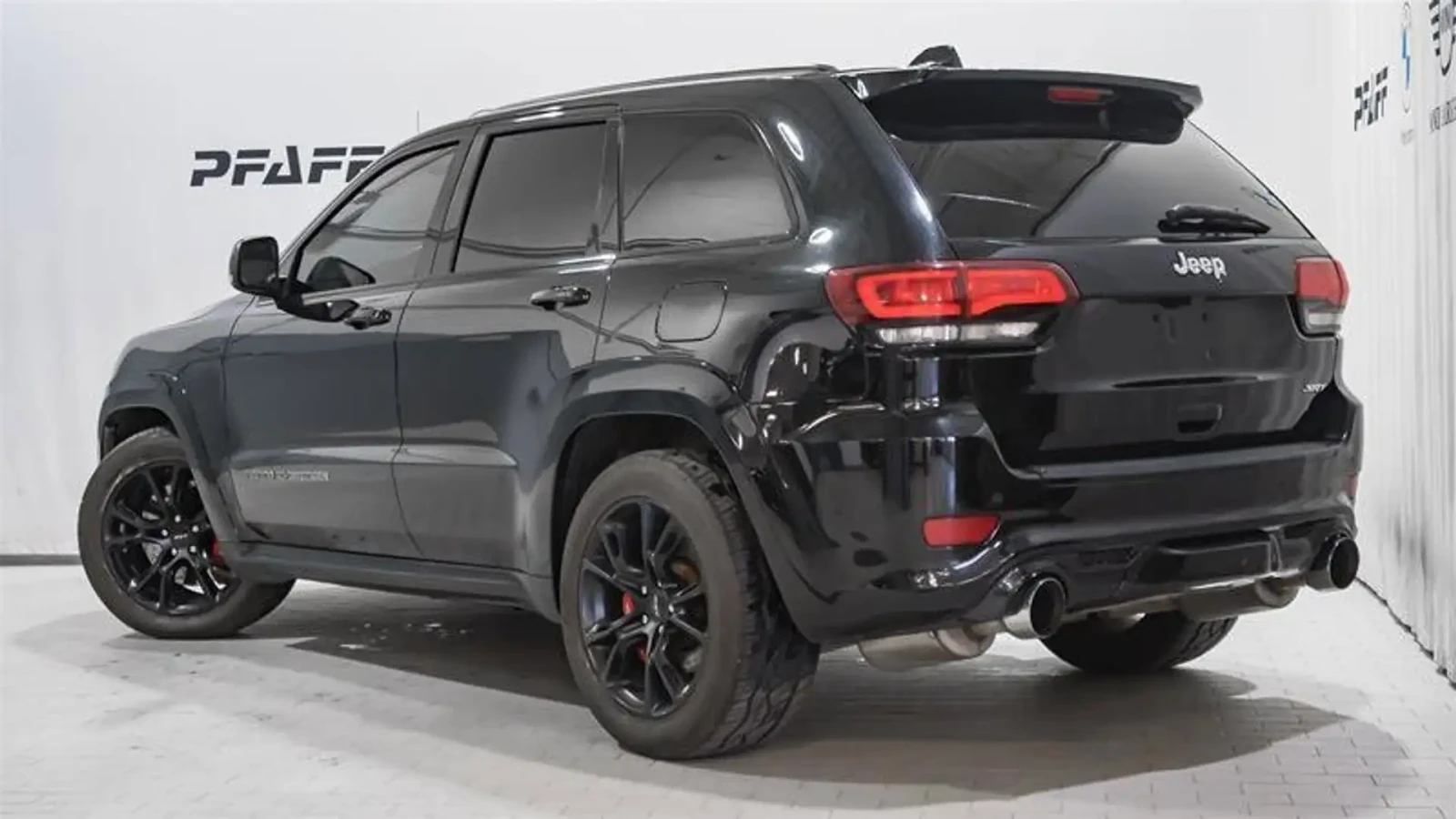 Jeep Grand cherokee SRT* 6.2* V8* ПОДГРЕВ* ОБДУХВАНЕ* ДИСТРОНИК* КАМЕР, снимка 2 - Автомобили и джипове - 55613356