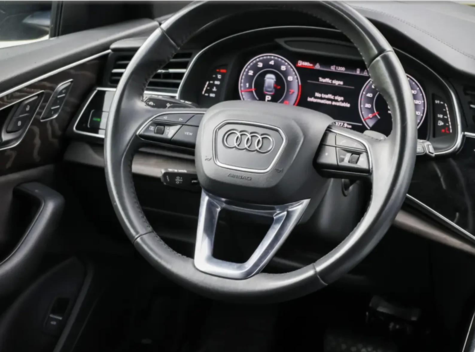Audi Q8, снимка 8 - Автомобили и джипове - 56008486