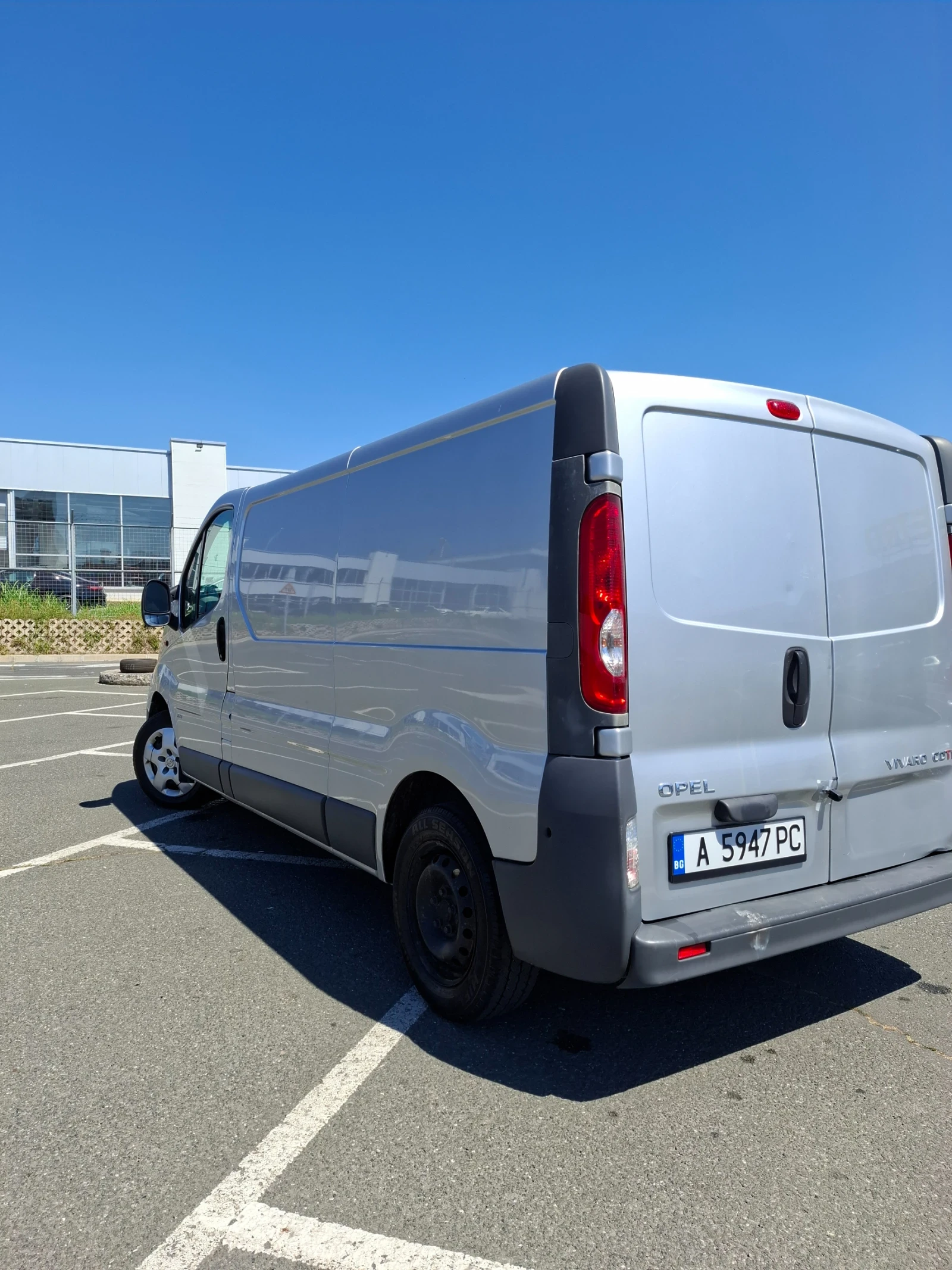 Opel Vivaro, снимка 4 - Бусове и автобуси - 54660535