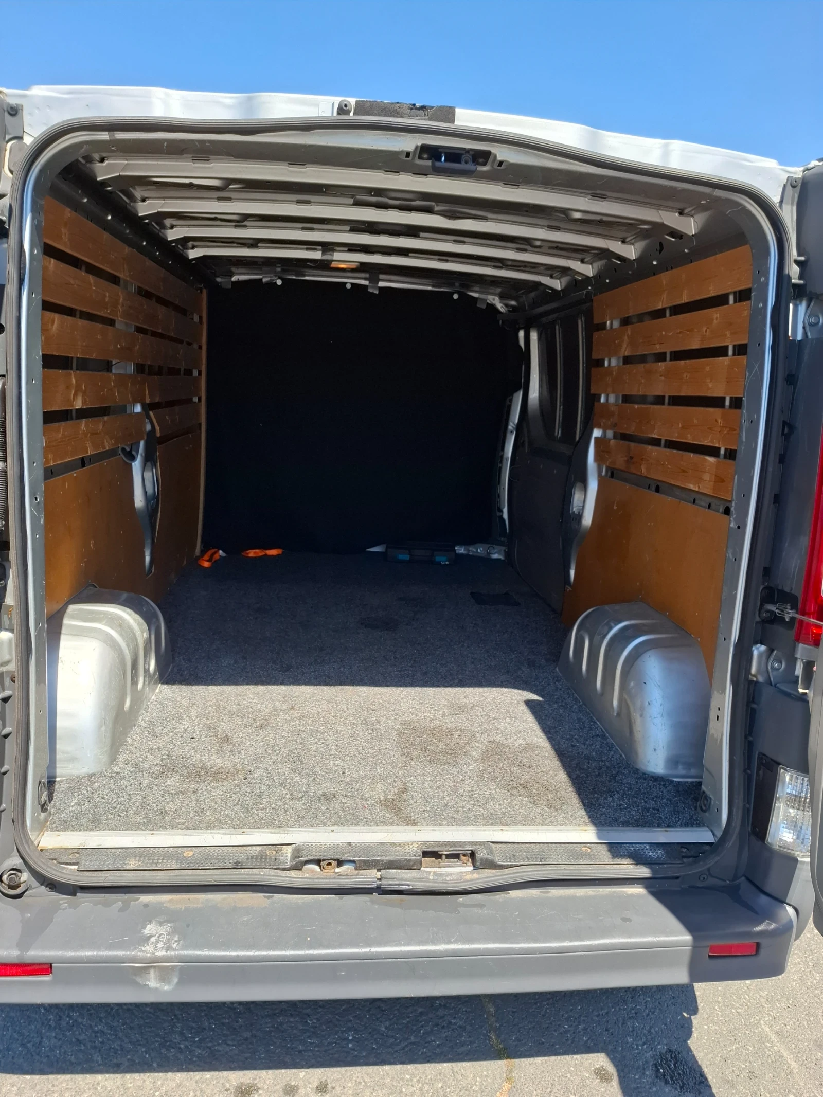 Opel Vivaro, снимка 7 - Бусове и автобуси - 54660535