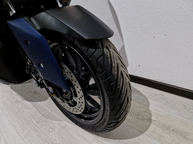 Yamaha X-max 400ie, !AKRAPOVIC! ABS-TCS, 2019г.!19282км!, снимка 12 - Мотоциклети и мототехника - 51114199