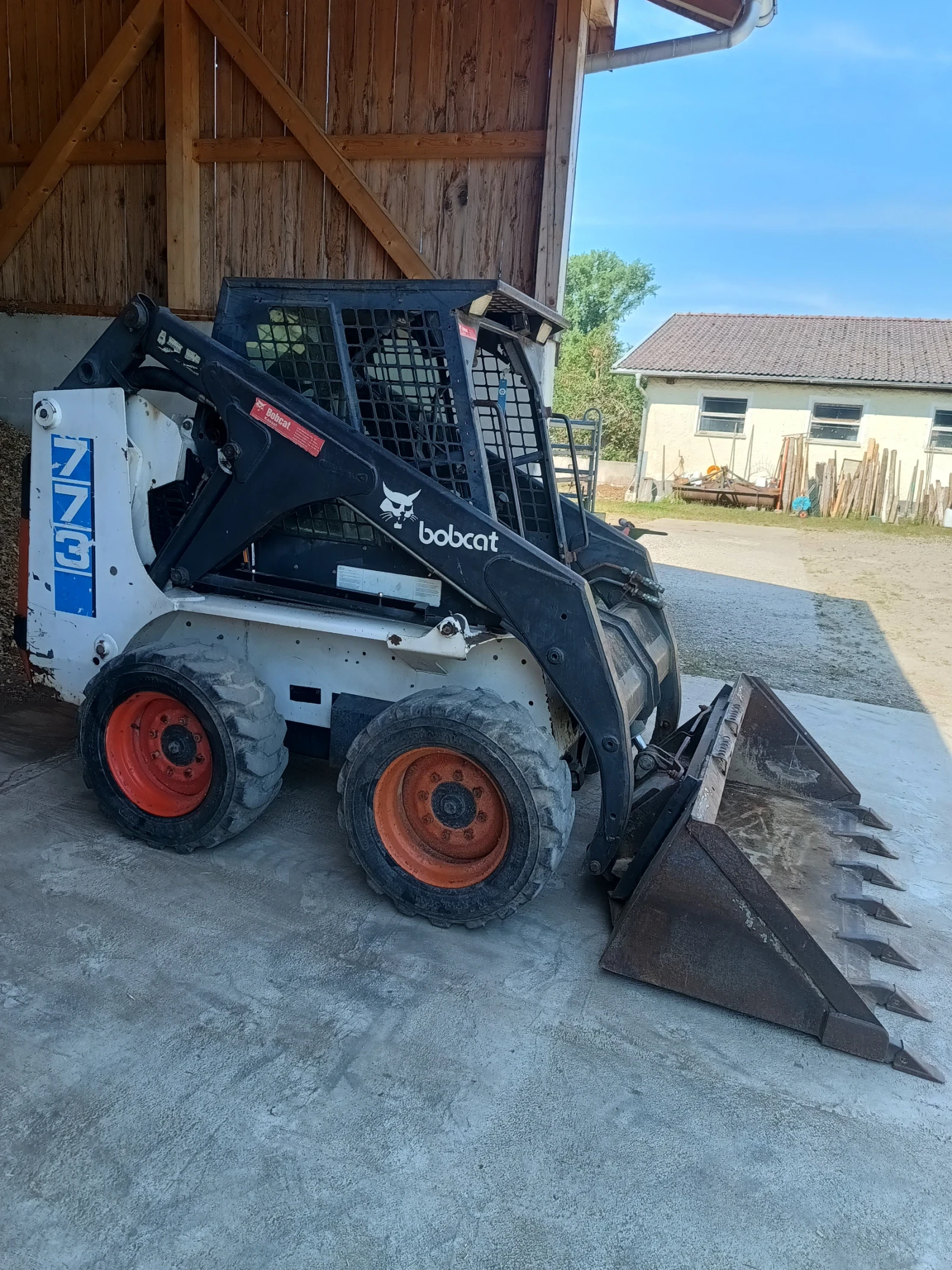 Мини челни товарачи Bobcat 773