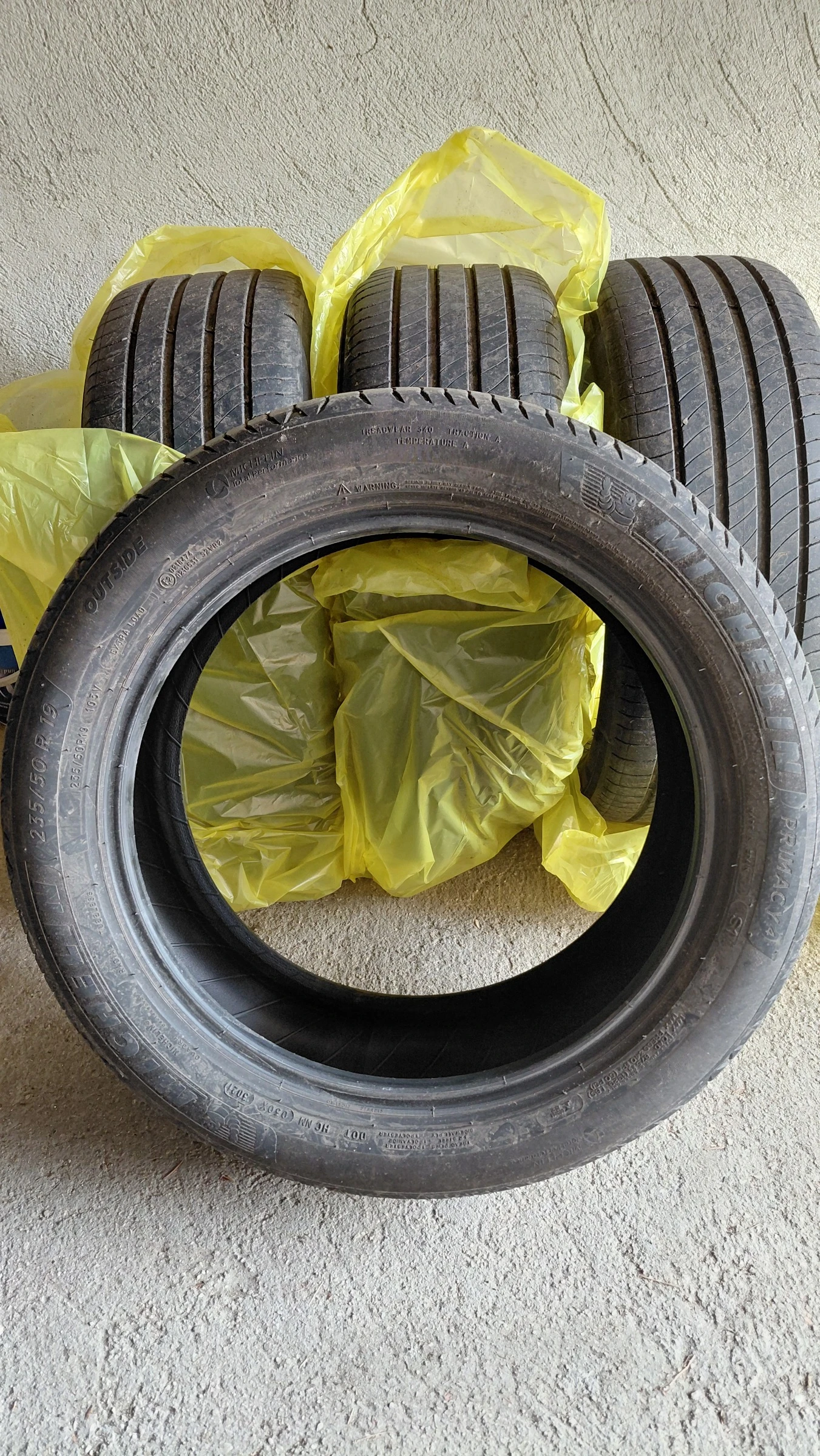 Гуми Летни 235/50R19, снимка 2 - Гуми и джанти - 53908206