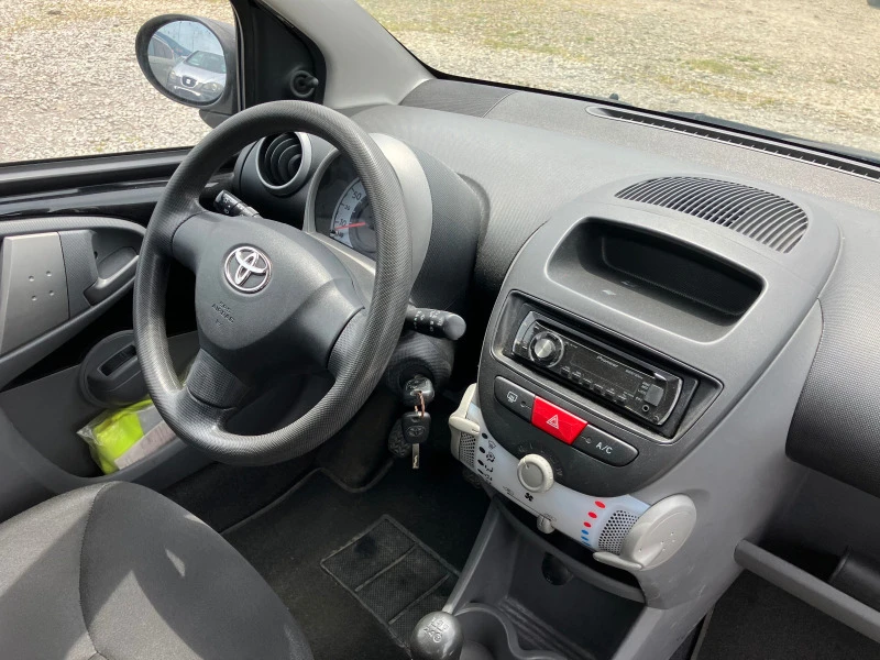 Toyota Aygo 1.0 VVT-i, снимка 8 - Автомобили и джипове - 46068834